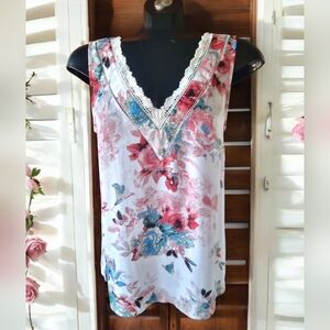 DR2 Lace Sleeveless Flowy Top